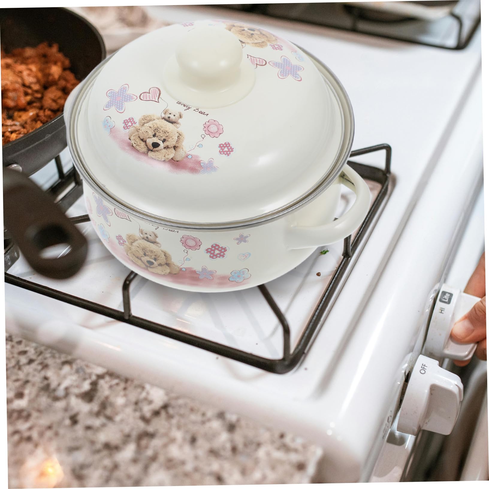 Marmite à Soupe en Émail Beige Couvercle, 1 Pièce, Style Pratique | Fond Plat, Double Poignée, Design Lisse, Ustensile de Cuisson pour Usage Domestique Style Aléatoire