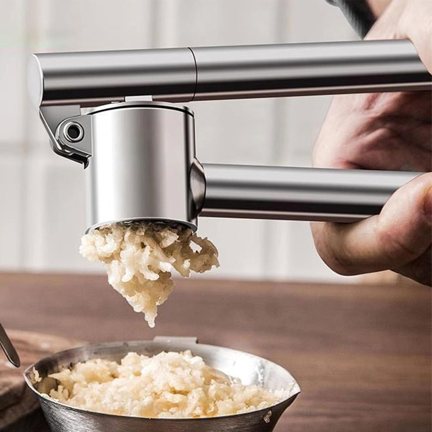 Garlic Press, 304 Stainless Steel Garlic Mincer and Crusher Tool, Heavy-Duty, Easy to Squeeze, Rust-Proof, Easy to Clean, Kitchen Tool