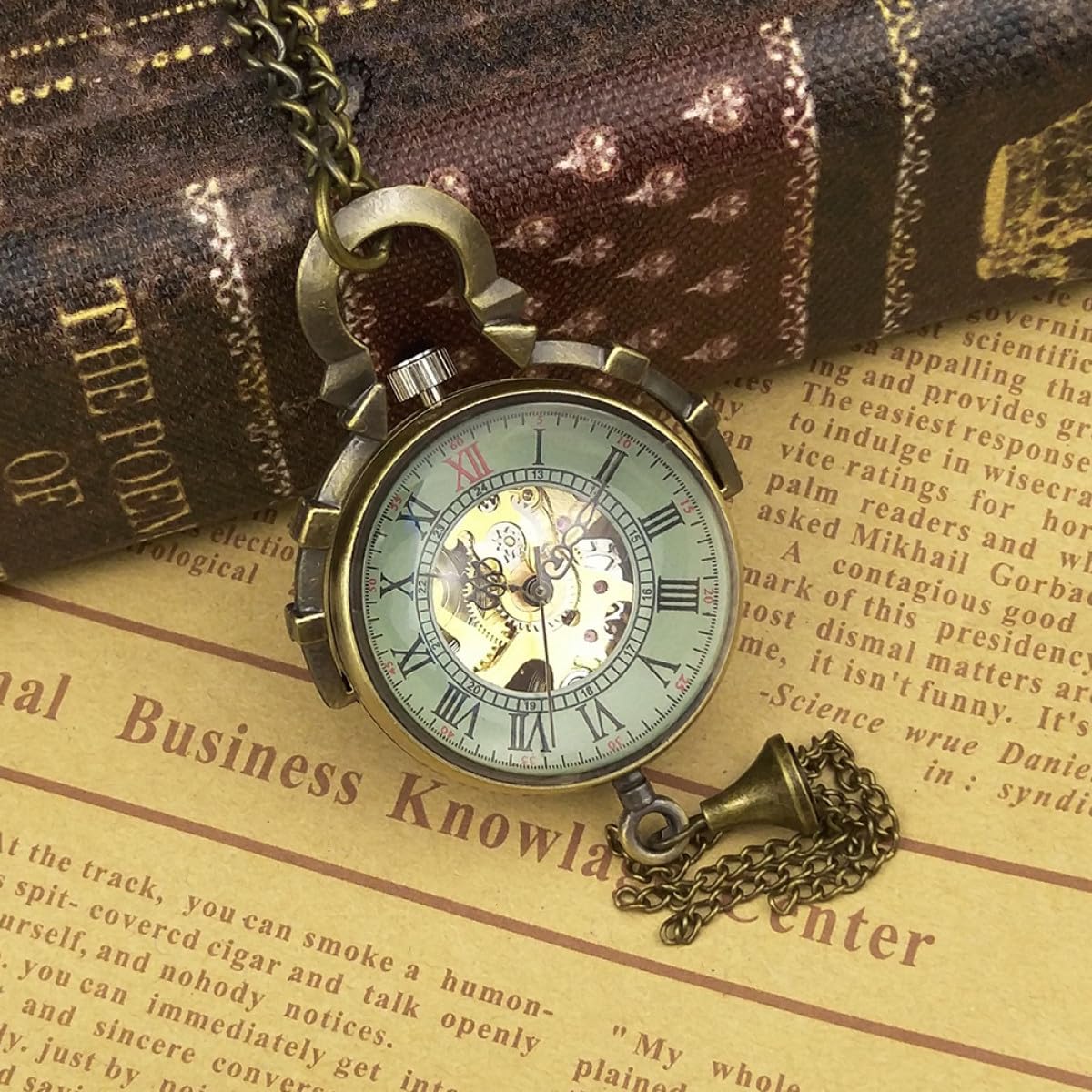 Healifty Vintage Taschenuhr Anhänger aus Legierung mit Mechanischem Handaufzug Hohlem Kugel Design Antike Halskettenuhr für Herren Langlebige Kette Leicht und Rostbeständig