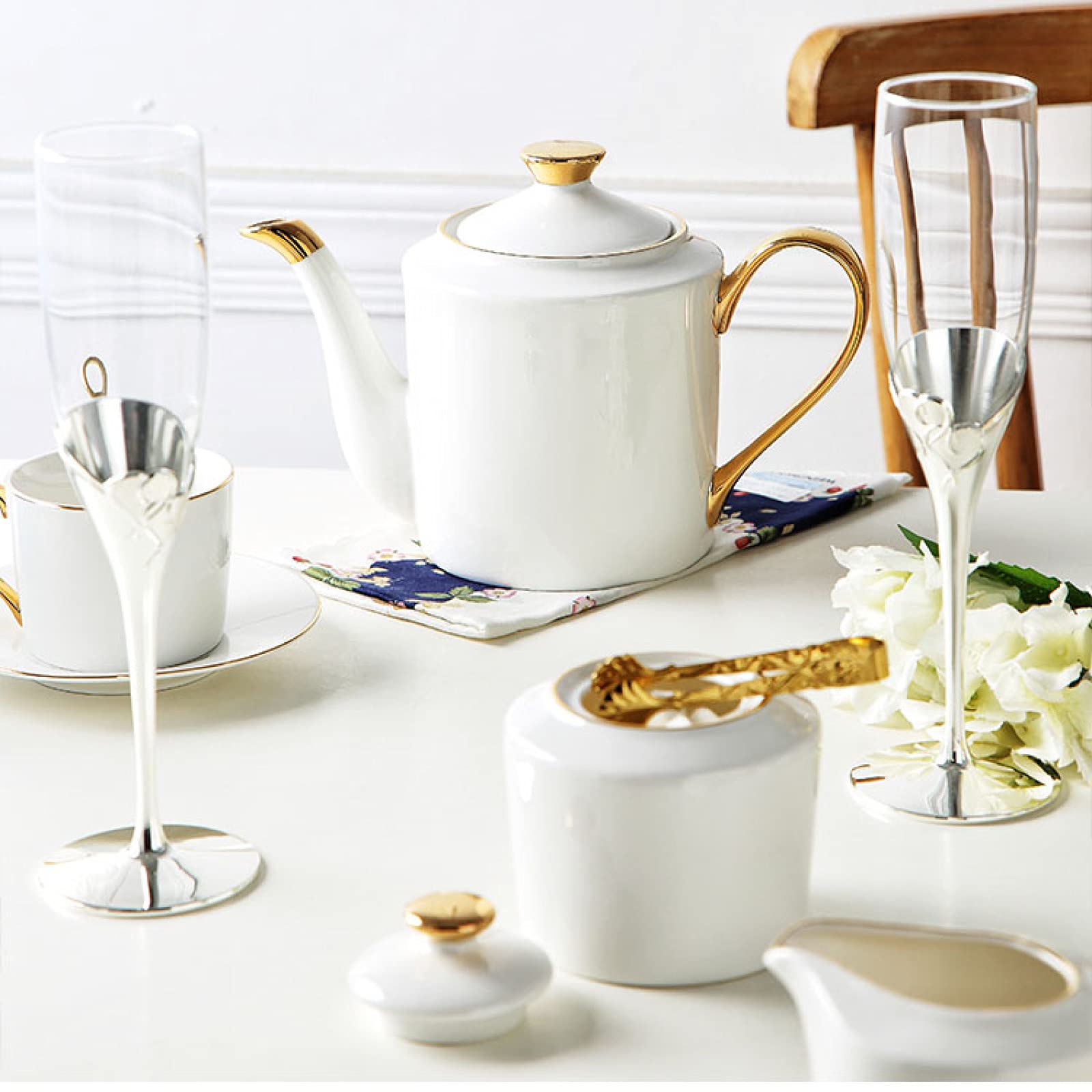 21-Częściowy Zestaw Prezentowy Z Białej Porcelany Do Parzenia Kawy I Herbaty, Z Ceramicznymi Filiżankami Do Herbaty Oraz Zestawem 6 Sztuk, Czajniczkiem, Cukierniczką I Łyżeczkami.