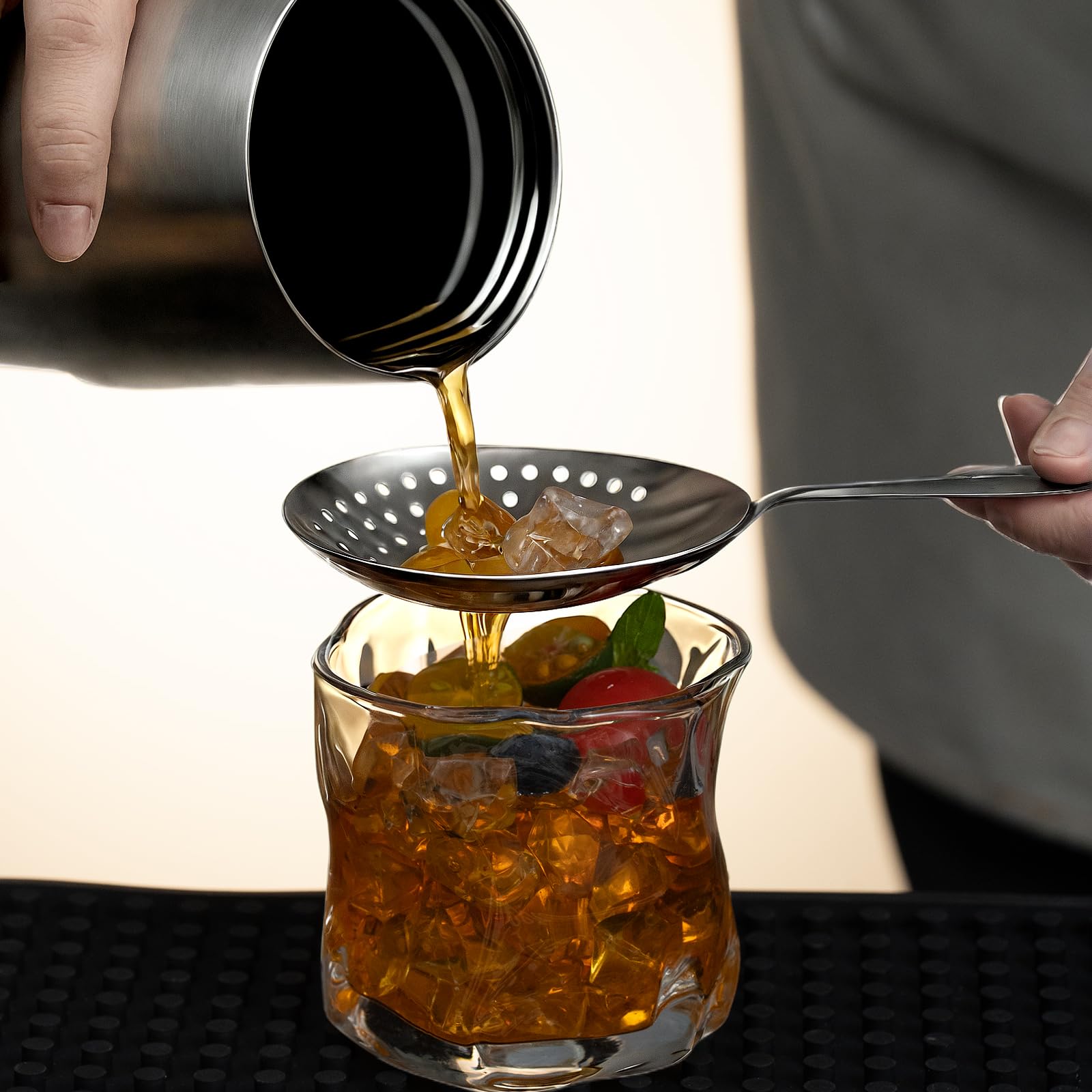 Juego de coladores profesionales de cóctel: colador Julep de acero inoxidable 304 y colador de barra de resorte para bar en casa y camareros profesionales, mixólogos (tipo A) 4