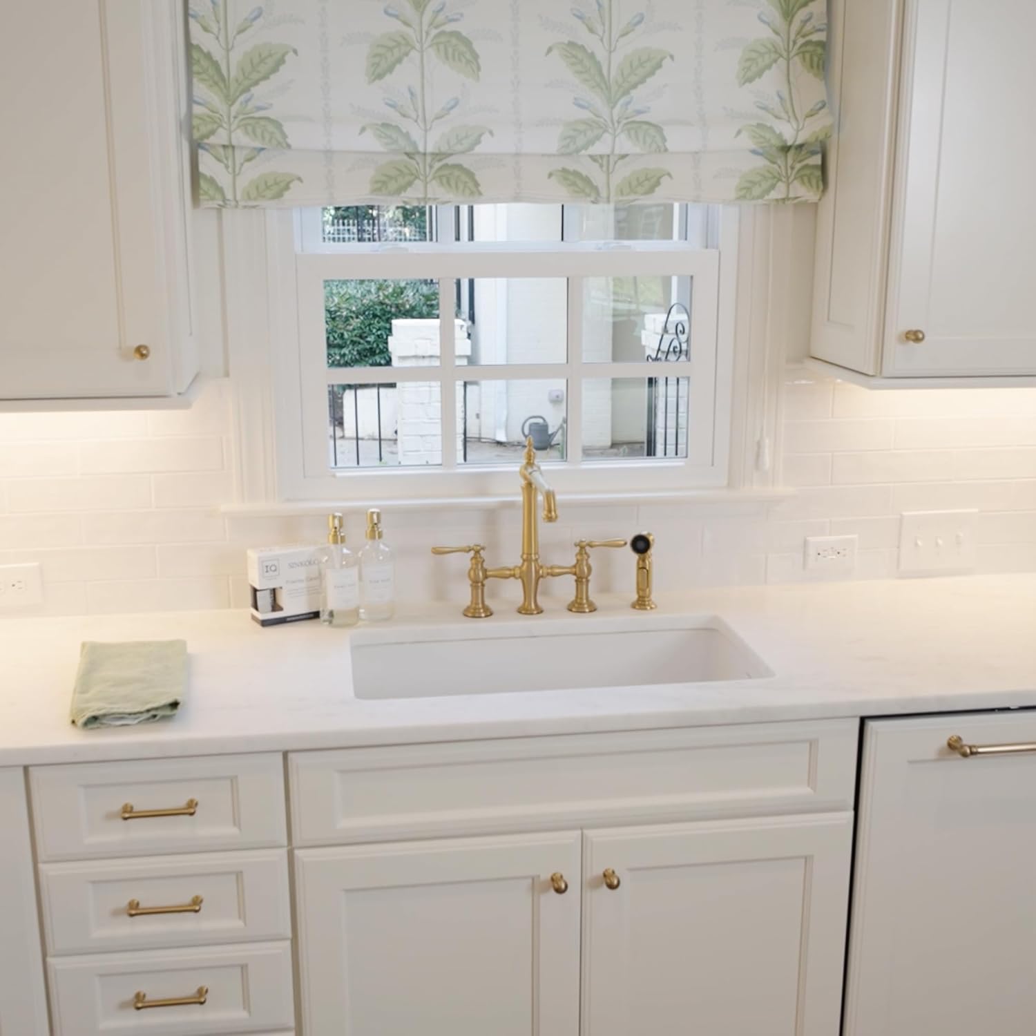 Sinkology Eden Fireclay Undermount Kitchen Sink, Undermount Installation, Surefire Finish (Crisp White, 31")
