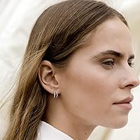 Vista 2 de PAVOI - Aretes de medio aro de plata de ley tipo Huggie chapados en oro rosa, blanco y amarillo de 14 quilates.