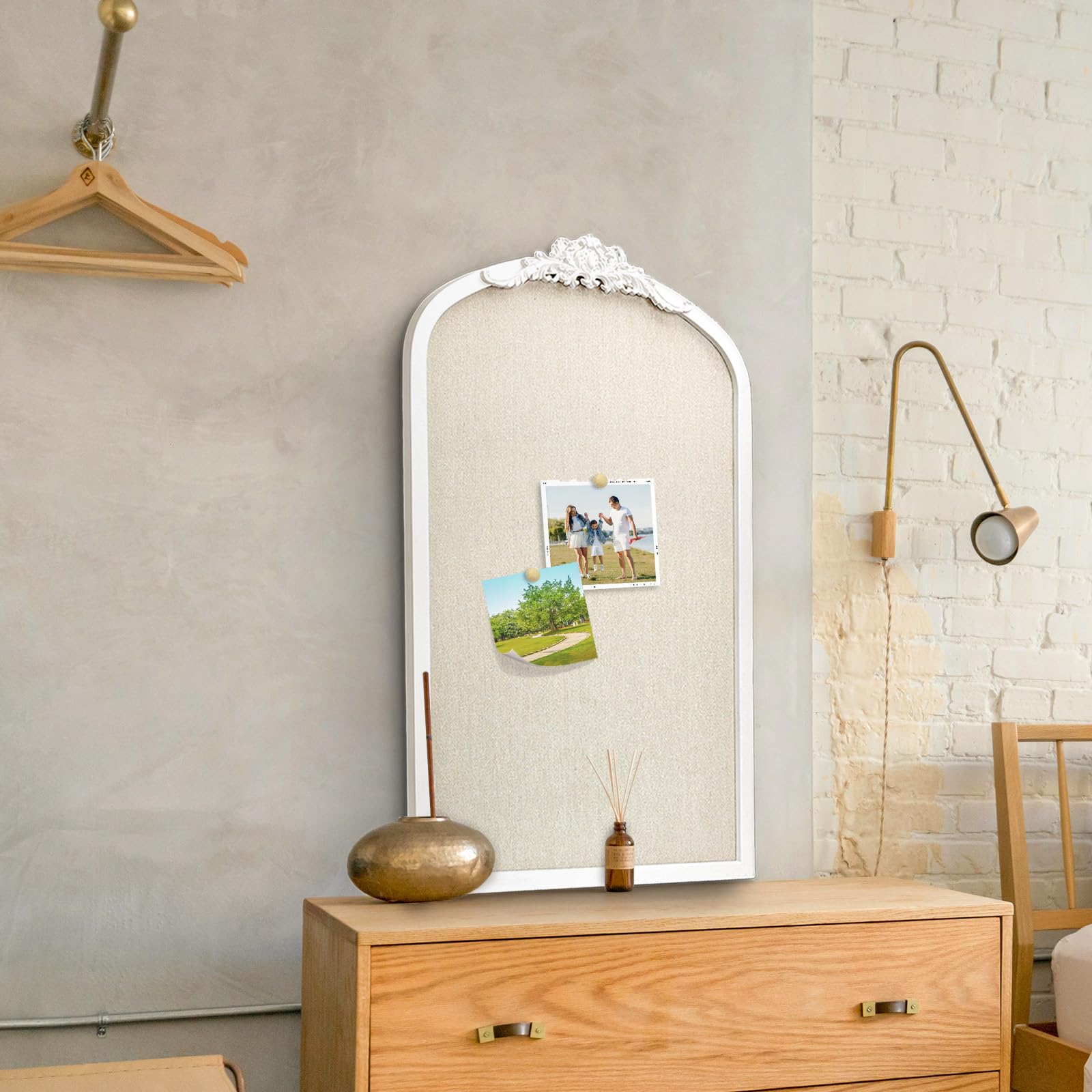 Pinnwand mit Leinen, Vintage Bogen gerahmt Pinnwand - 19x31 Weiß Korktafel für Wände, Weißer Kiefernholzrahmen, Stoff Pinnwand, Vision Board für Schule, Zuhause & Büro