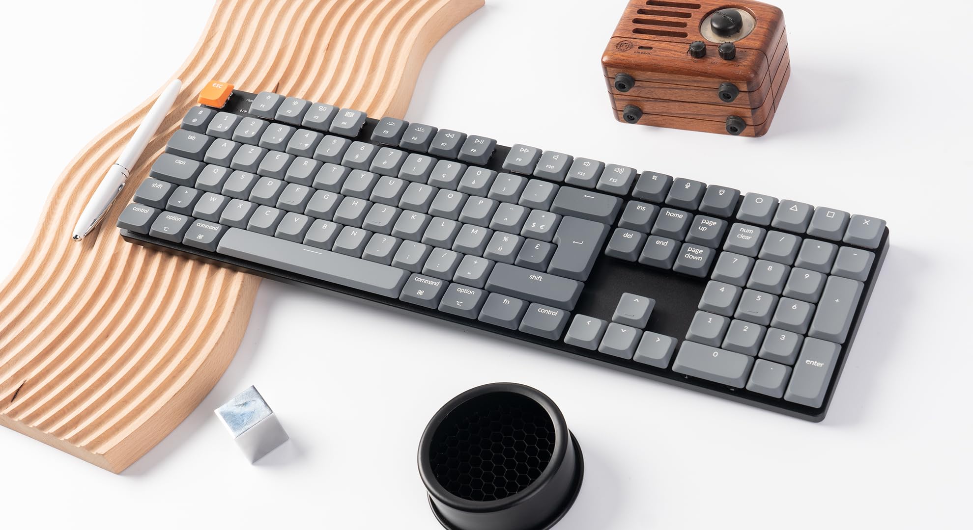 Keychron K5 Max 100% Clavier Mécanique sans Fil Personnalisé Ultra Fin, 1000 Hz 2.4GHz Bluetooth Cable Connection QMK/Via Programmable, Hot-Swap Gateron Rouge Switch pour Mac/Windows/Linux, FR-ISO