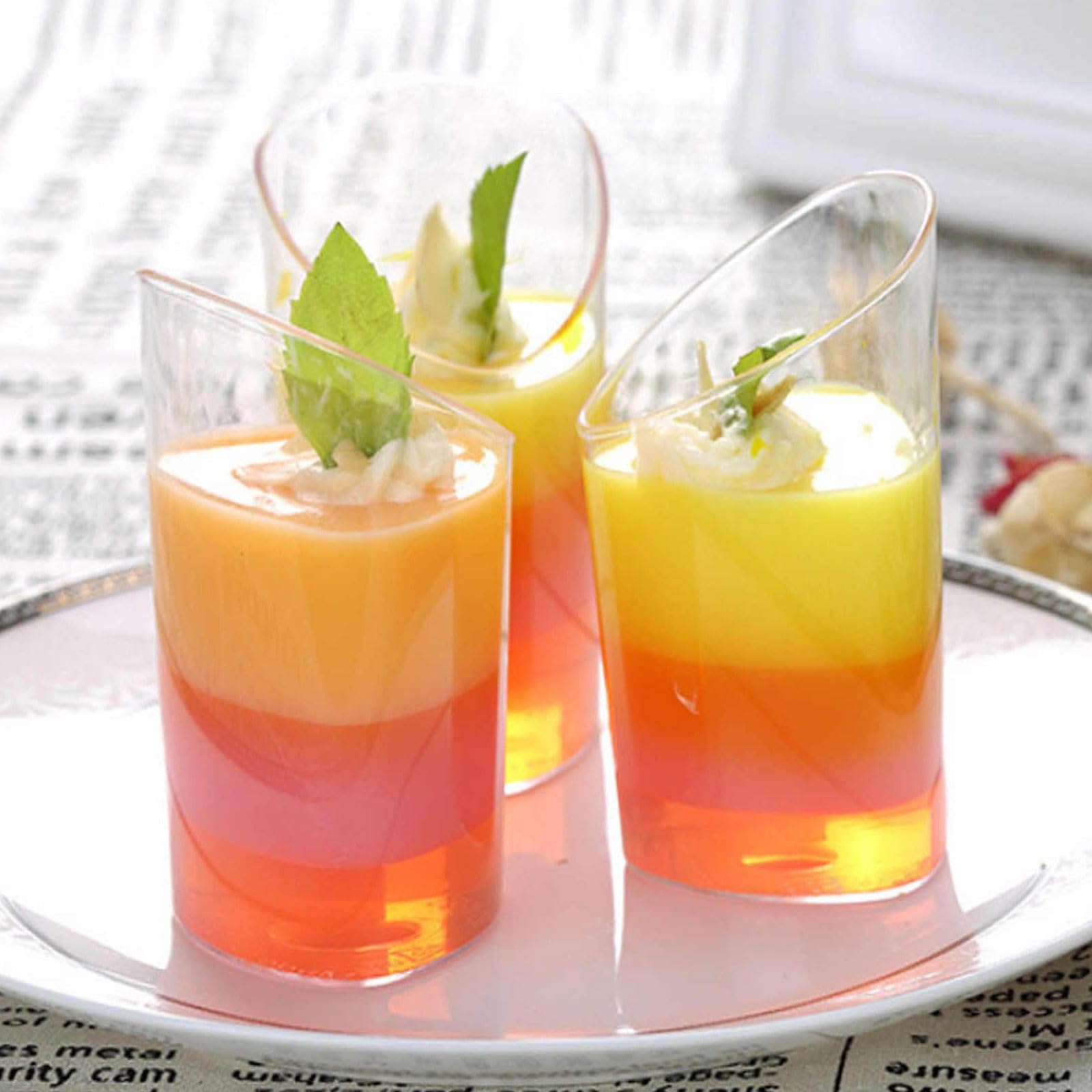 150 mini vasos de postre en ángulo, vasos de postre redondos de 70 ml, vasos de postre transparentes de plástico reutilizables para servir postres, aperitivos, mousse