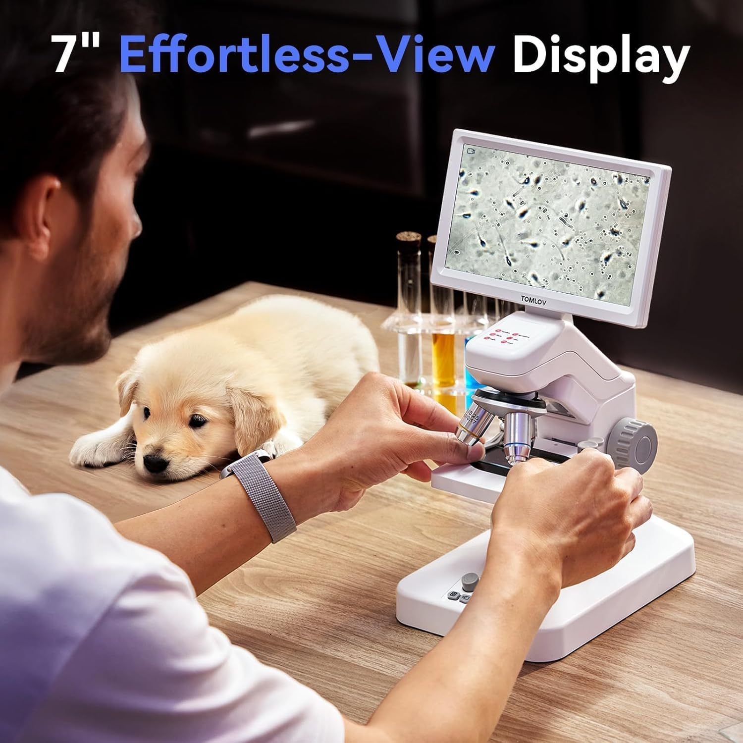 User viewing a specimen on the 7-inch IPS display of the TOMLOV DM301 Pro microscope