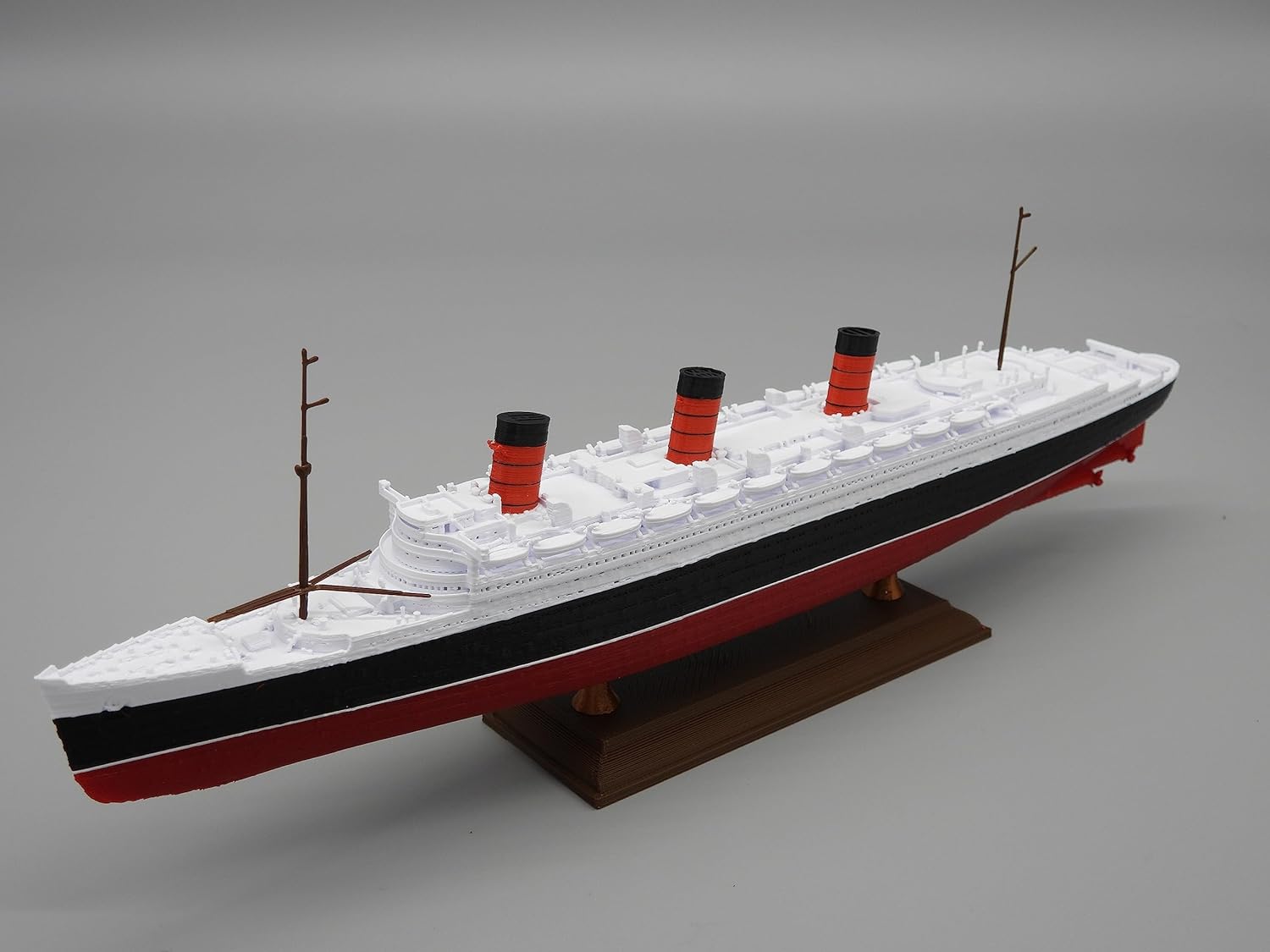 TheRoller3d RMS Queen Mary Model 1 Foot in Length (Model with Stand)