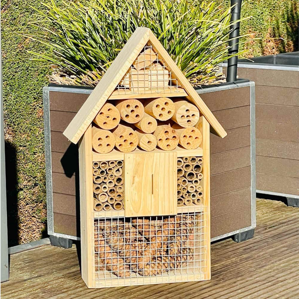 Holz Umweltfreundliches Insektenhotel M Wildbienen-Nisthilfe 49x24x8 cm (HxBxT) Insektenhaus, Wetterfest, Naturbelassen, 3kg schwer, Schmetterlinge Marienkäfer,