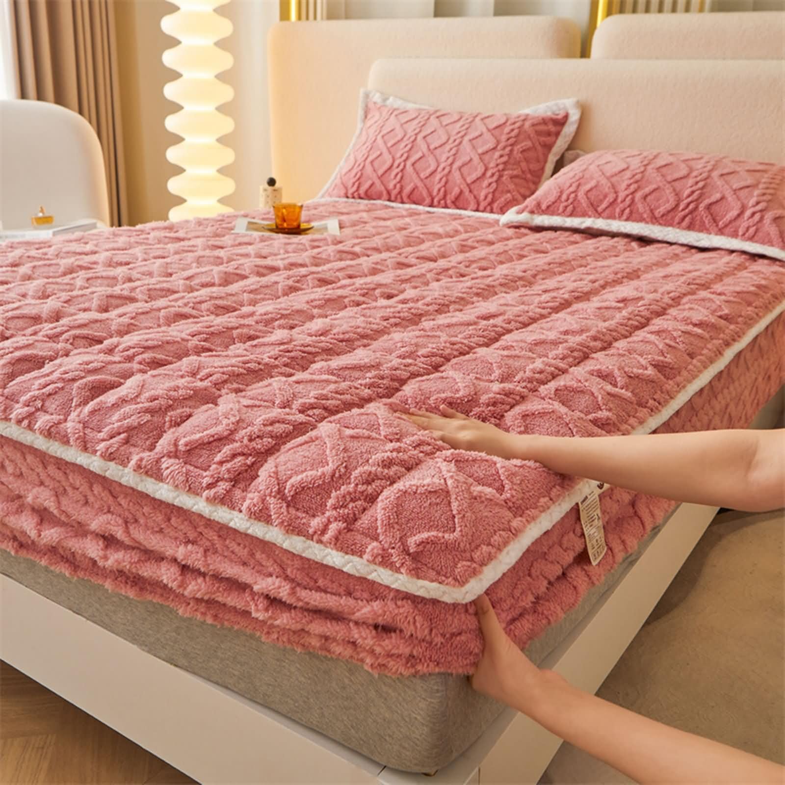 Juego de sábanas bajeras de franela de color liso con patrón de rombos, protector de colchón, suave, sin arrugas, con 2 fundas de almohada, color rosa, 90 x 200 cm