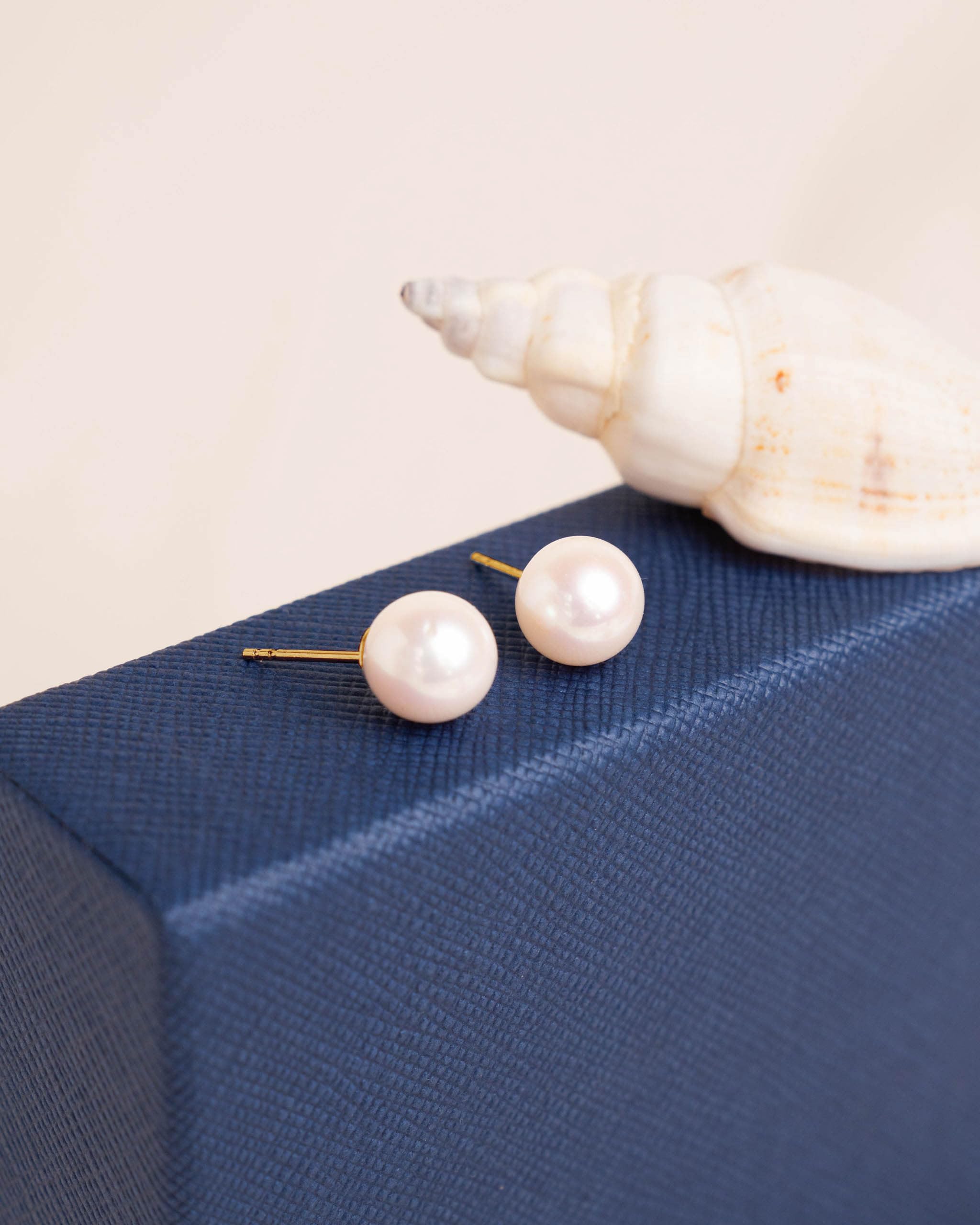 Damen-Perlenohrringe mit runder Süßwasser-Zuchtperle von SECRET & YOU | Erhältlich in 6 Größen von 6-6,5 mm bis 11-11,5 mm | In 750er Gold 18 Karat oder in rhodiniertem 925er Sterlingsilber