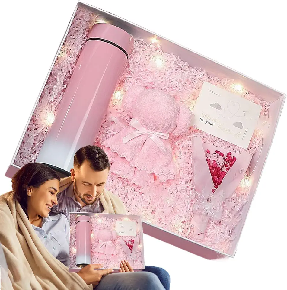 Presentkorg med björntema och isolerade muggar