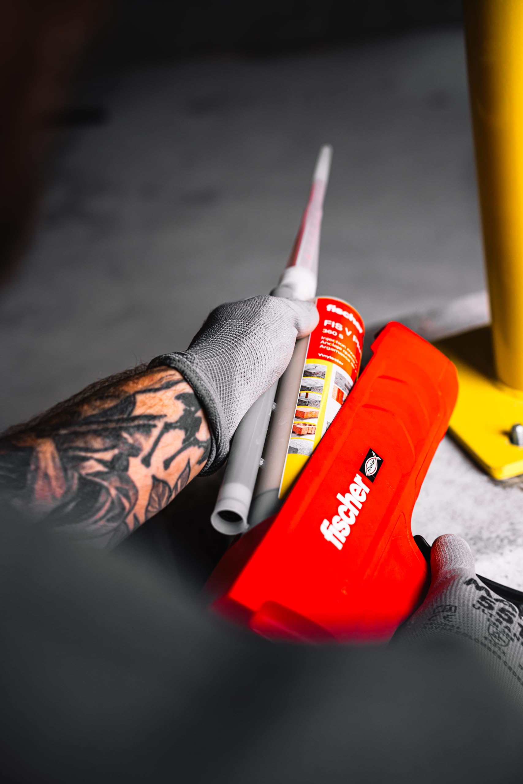 Fischer Pistola Manuale FIS DM S Pro per Silicone, Adesivo, Tassello Chimico, Resina, Adatta a Cartucce da 150 ml, 300 ml, 360 ml, 390 ml, Robusta e Professionale