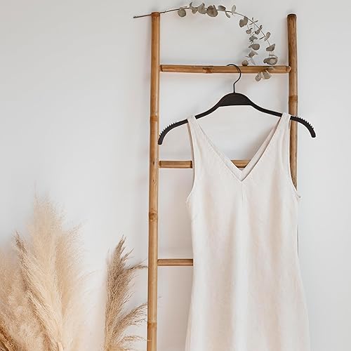 Miniatura 6 de Perchas de madera ligeras y antideslizantes, paquete de 10 perchas de madera resistentes con rayas suaves para camisola, chaqueta, ropa de vestir,