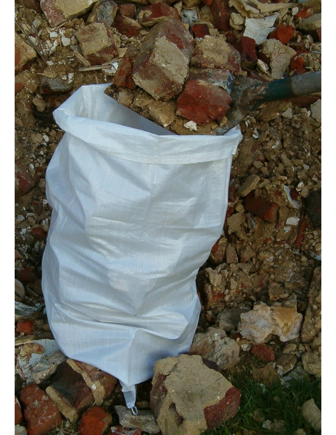 100 Sacs à Gravats, 55 x 95cm, 55kg, Résistant et Réutilisable, En polypropylène tissé blanc, Sable, Terre, Gravier, Jardinage, Chantier, Déchets de constructions