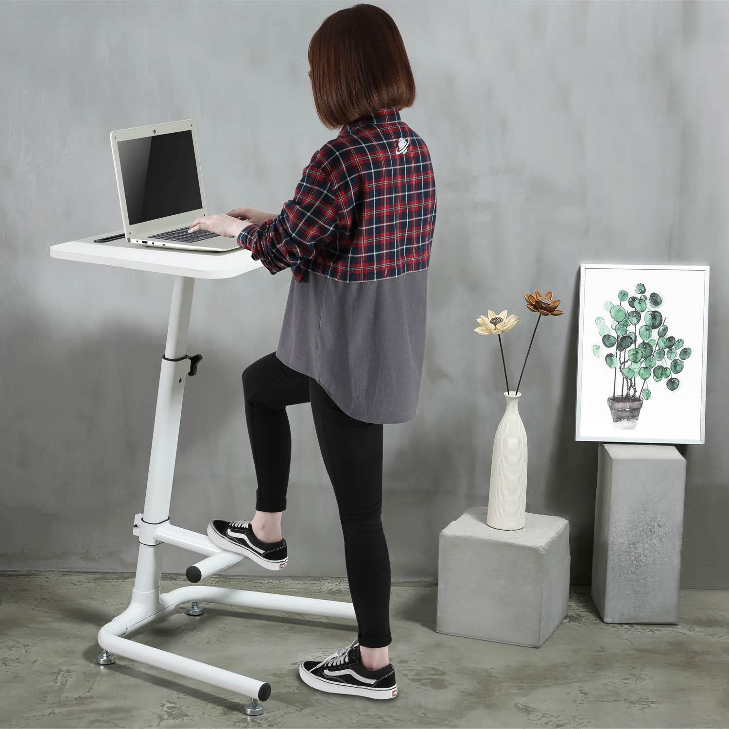 ERGO LIFE Pneumatic Height Adjustable Standing Desk SitStand Desk with