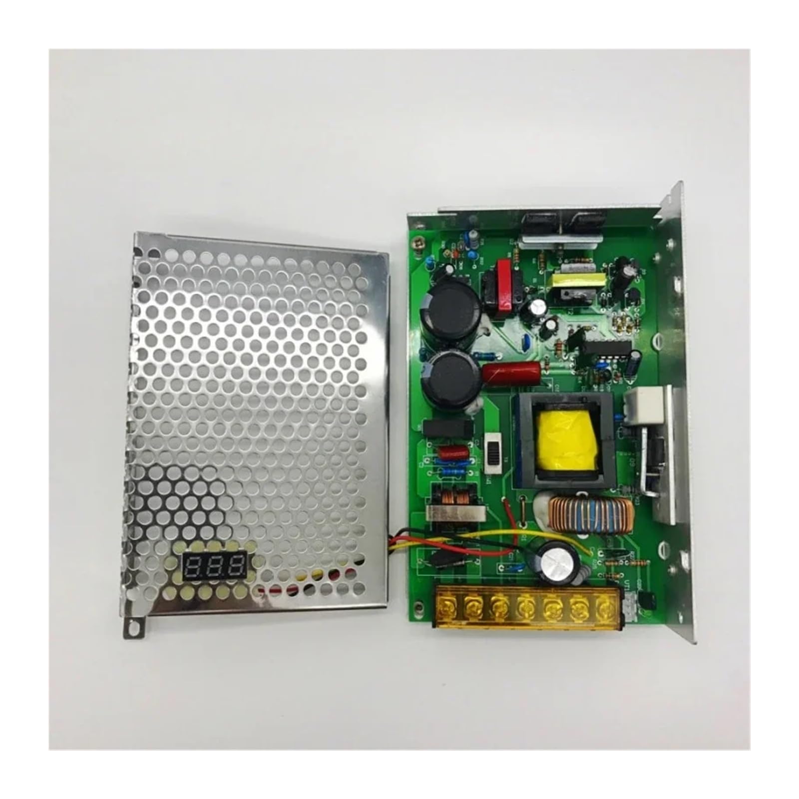 Zasilacz impulsowy 200 W/240 W, napięcie regulowane cyfrowo (0-5 V, 0-12 V, 0-24 V, 0-36 V, 0-48 V), stabilizacja prądu stałego.