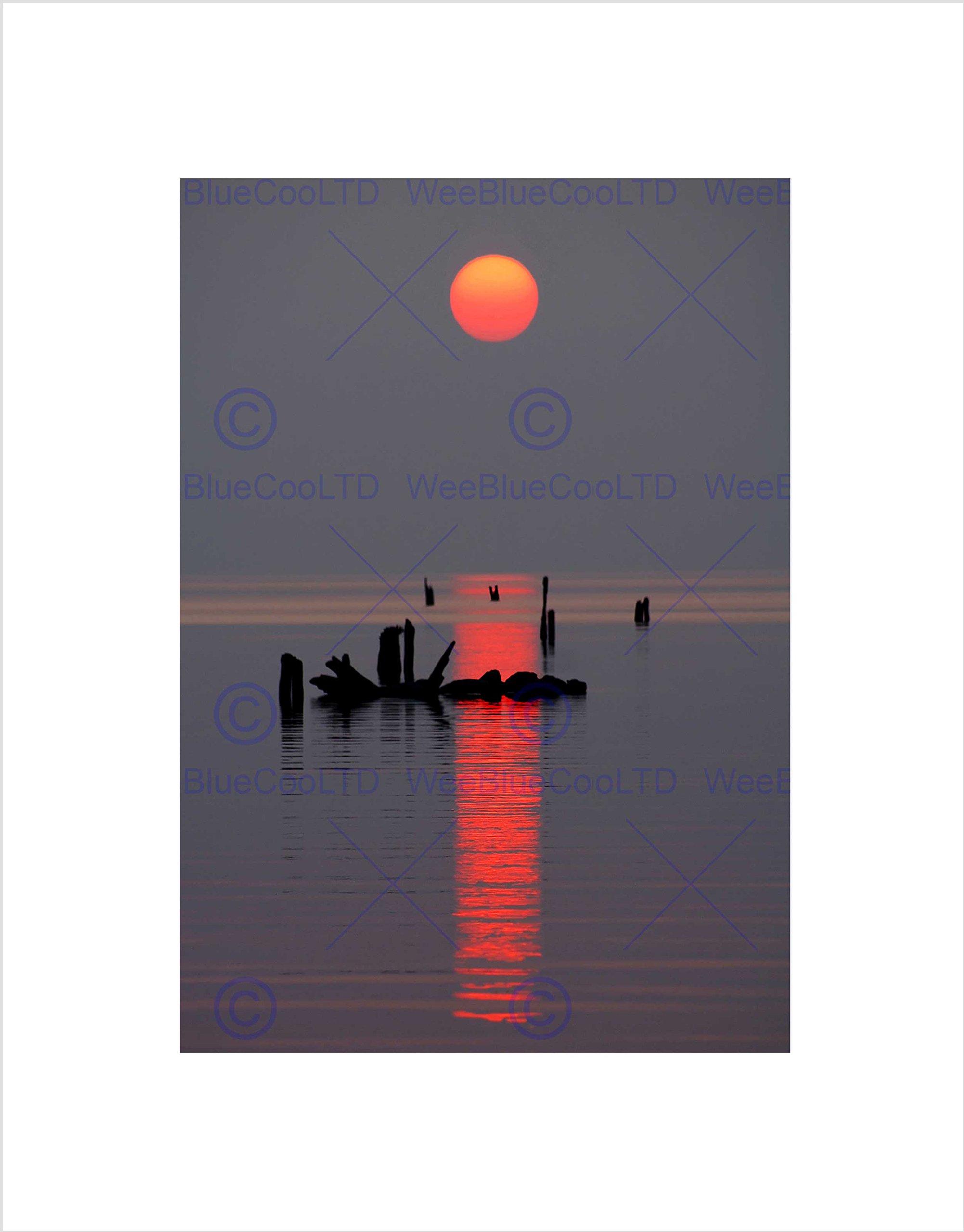 Wee Blue Coo SUNSET VERTICAL REFLECTION SEA BLACK FRAME FRAMED ART PRINT PICTURE B12X9422