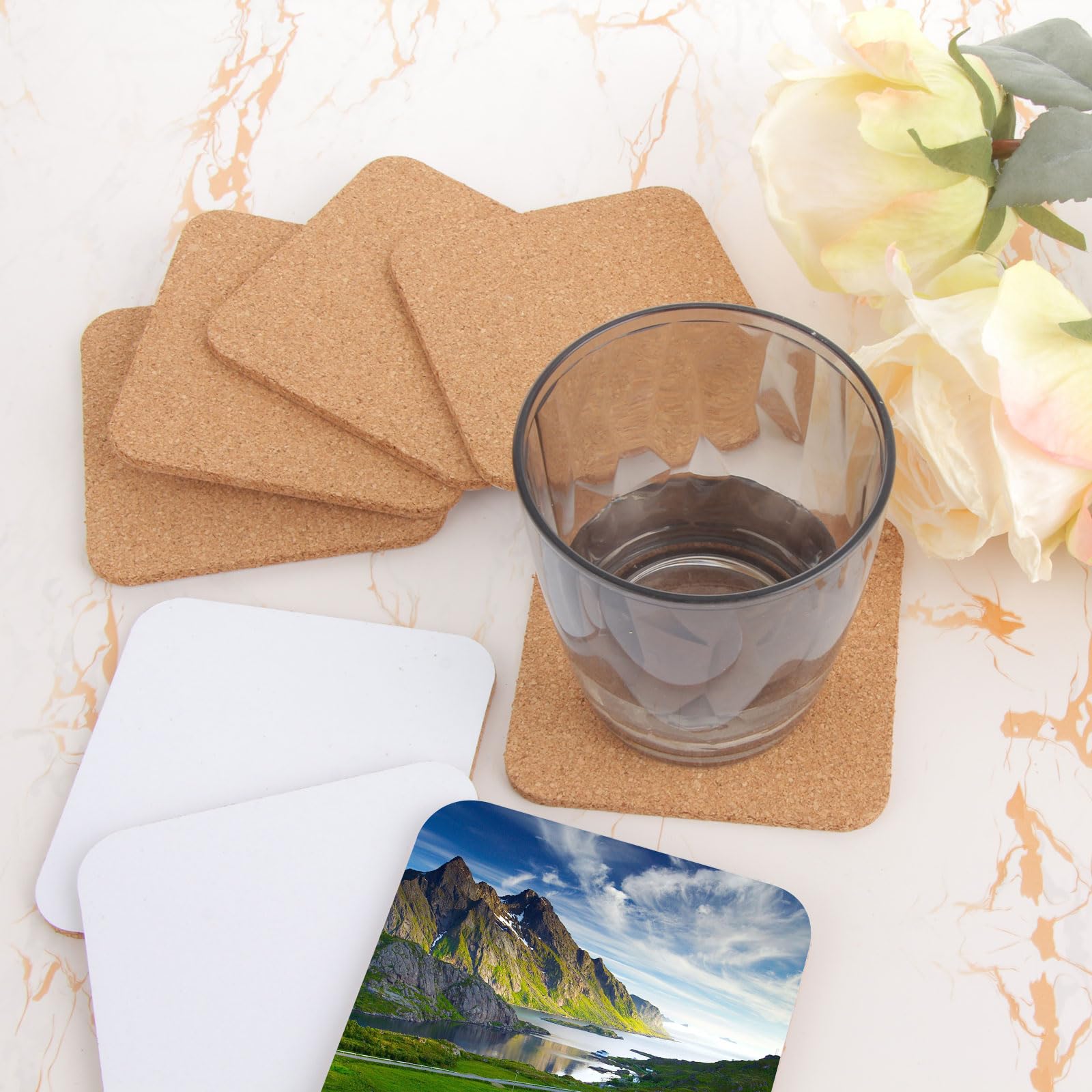 Lot de 50 dessous de verre vierges vierges en liège pour sublimation - 9,5 x 9,5 cm - Pour loisirs créatifs