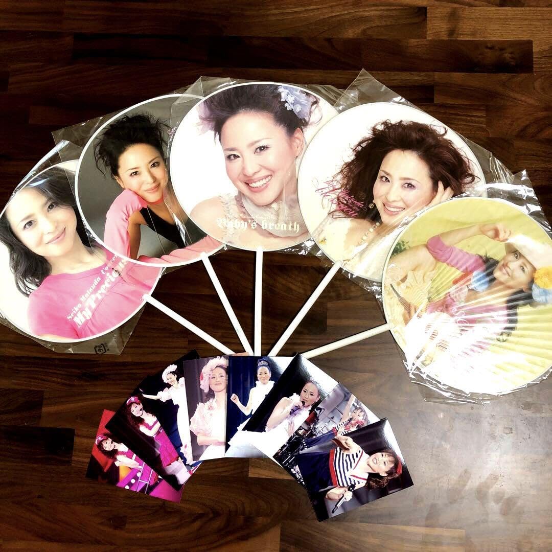 松田聖子 サイン入りうちわ 6枚セットとおまけ 新品・未使用】松田聖子 うちわセットの通販 by kia's shop｜ラクマ