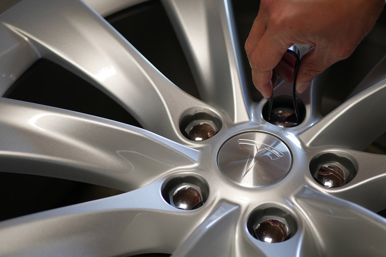 Tesla Wheel Lug Nut Cover Set - Model S (Generation 2)