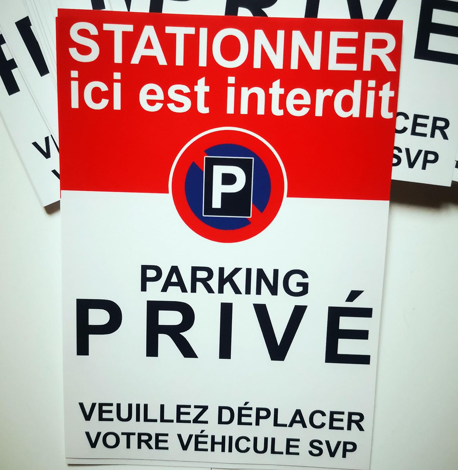 Autocollants Parking privé. Stationnement Interdit ou gênant. Lot de 100. 10,5 x 14,8 cm. A Coller sur Les Voitures en stationnement abusif.