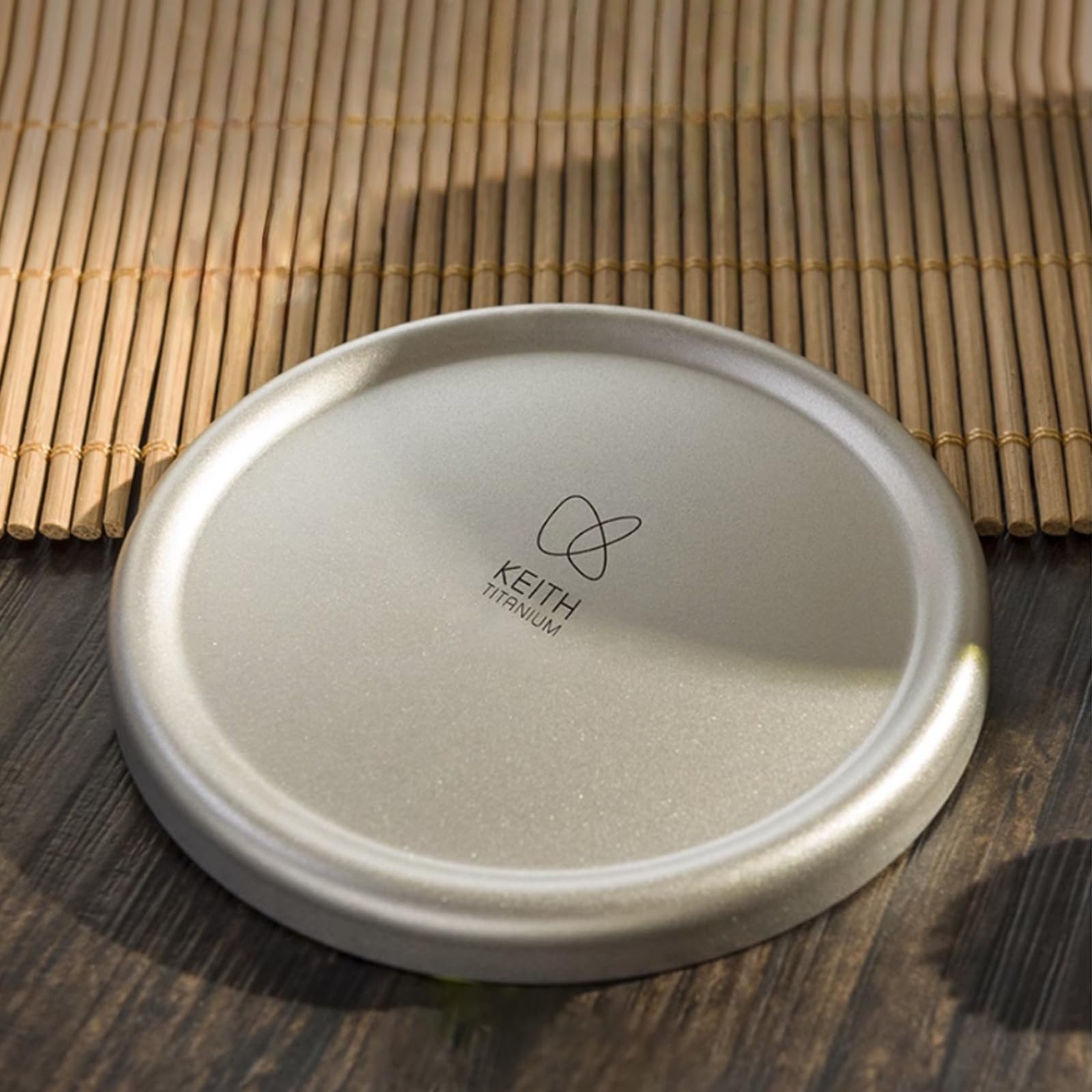Keith Tasse en titane à double paroi pour le camping, l'extérieur, café, thé, avec couvercle et poignée pliable (300 ml)