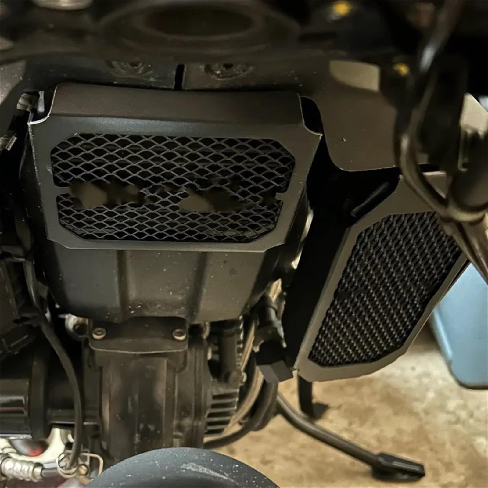 Chłodnica Protector Osłona Pasuje do Ducati Scrambler800 2015-2025 Osłona chłodnicy prostownika Osłona chłodnicy oleju(Black C)