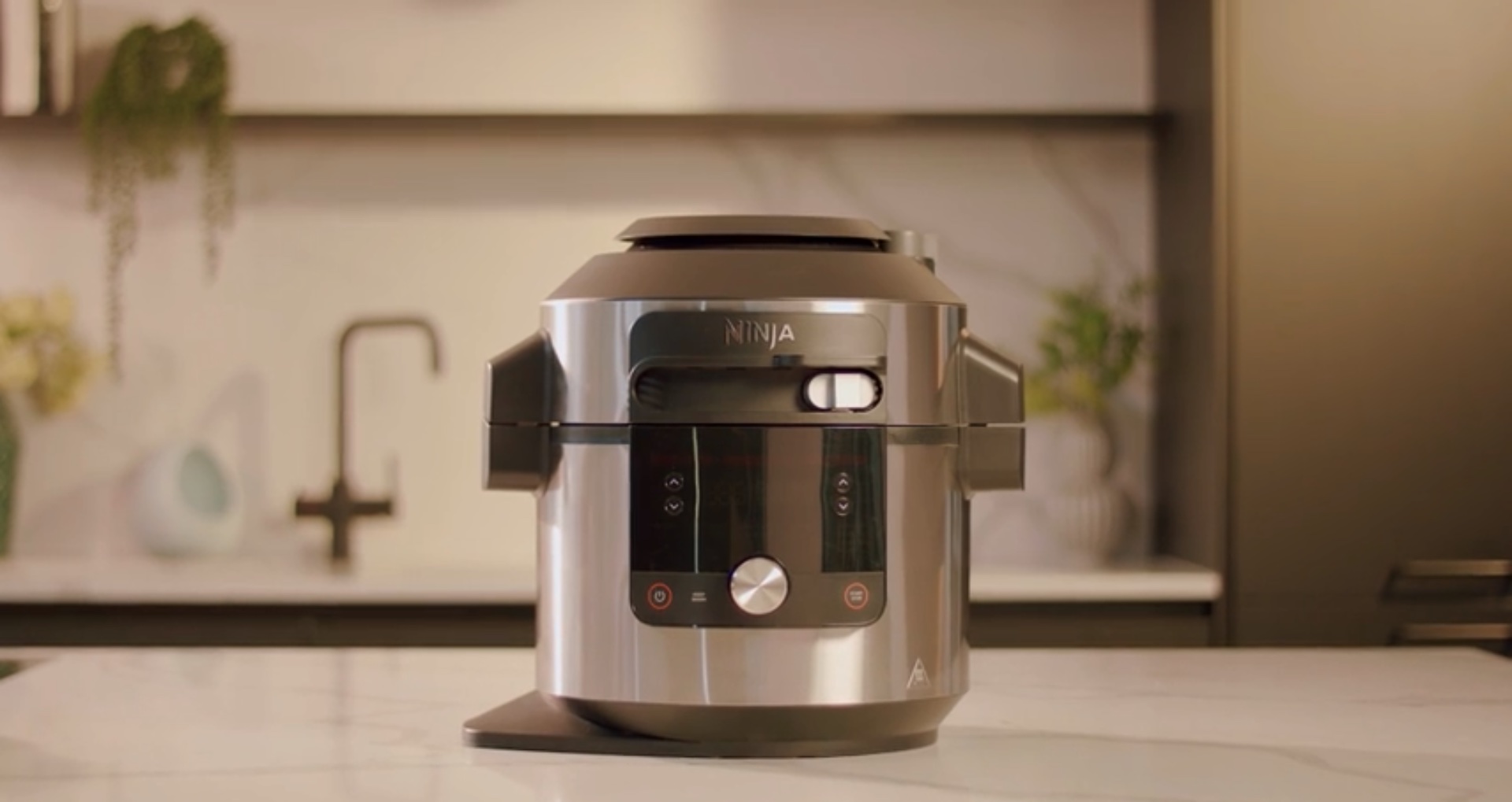 その他 Ninja OL501 Foodi 14in1 Ninja Foodi MAX 14-in-1 SmartLid Multi-Cooker, 7.5L, Electric