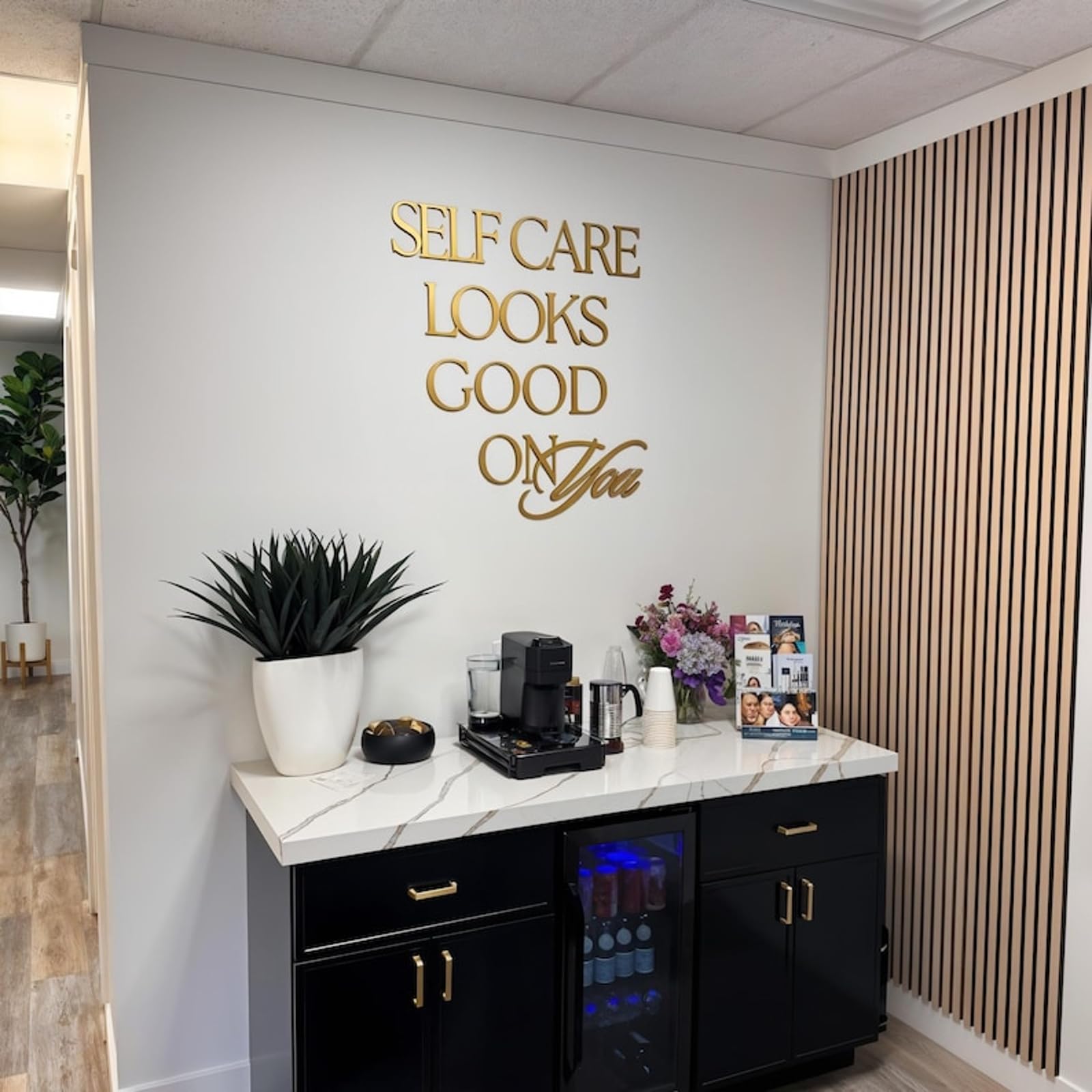 Personalisiertes Acryl-Geschäftsschild – Individualisiertes Logo-Schild für Salon & Spa – Durchsichtige Acryl-Namenstafel für Haar-, Nagel-, Massagestudios & Büros – UV-bedruckte Beschilderung für