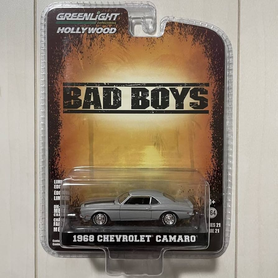 シボレー　カマロ 1968ミニカー 2005年製 Amazon.co.jp: グリーンライト 1968 Chevrolet Camaro Bad Boys