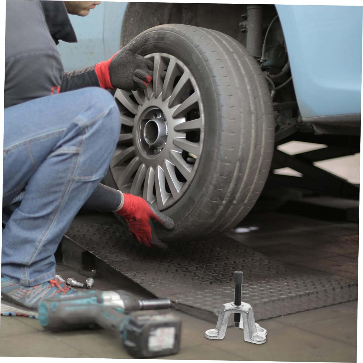 Mobestech Wheel Hub Puller Tool Heavy Duty Axle Remover Bearing Puller for Efficient Brake Drum Removal Compatible with Various Car Models Durable Construction