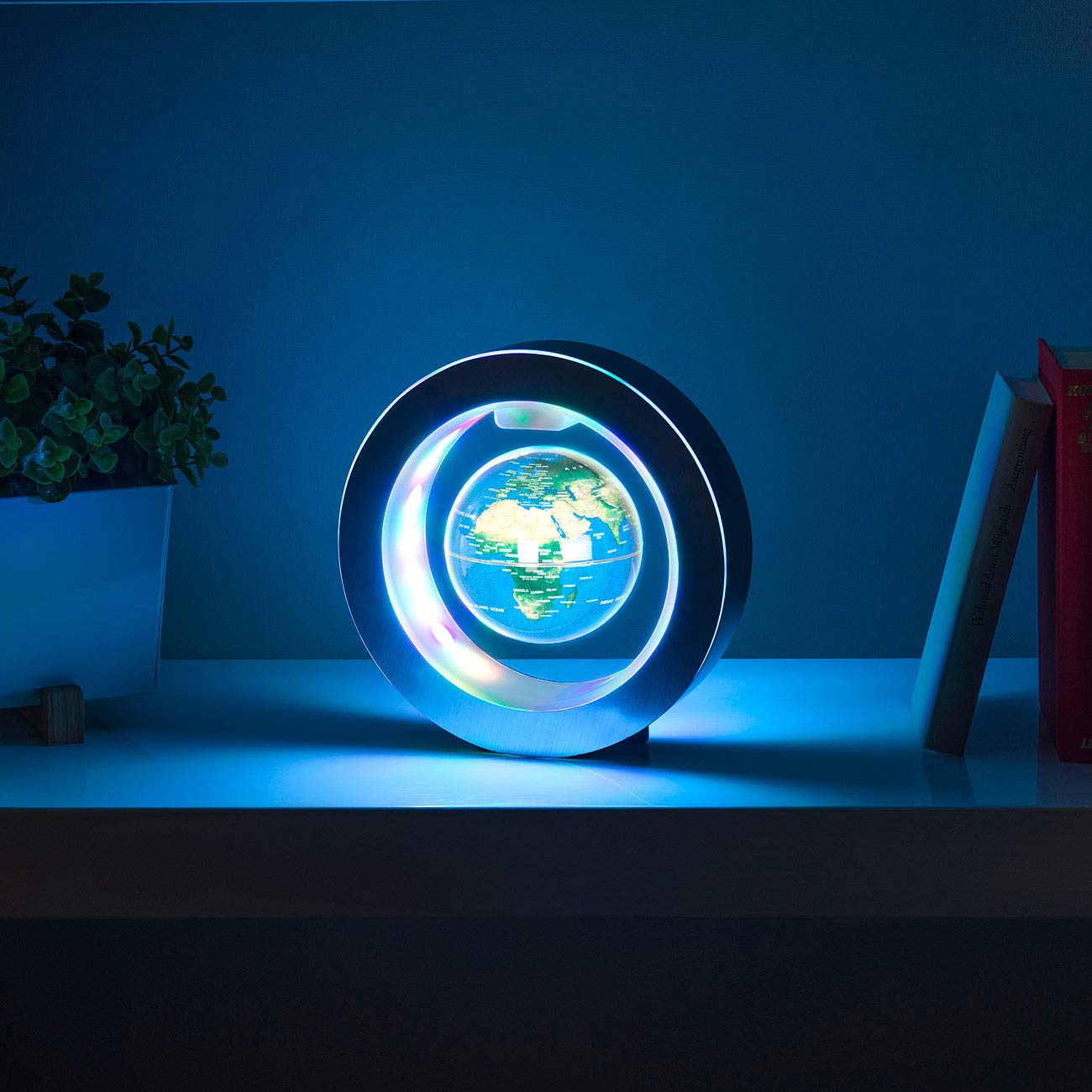 infactory Schwebender Globus: Freischwebender 10-cm-Globus in Magnet-Ring mit bunter LED-Beleuchtung (Schwebende Weltkugel, Freischwebende Globen, Erde)