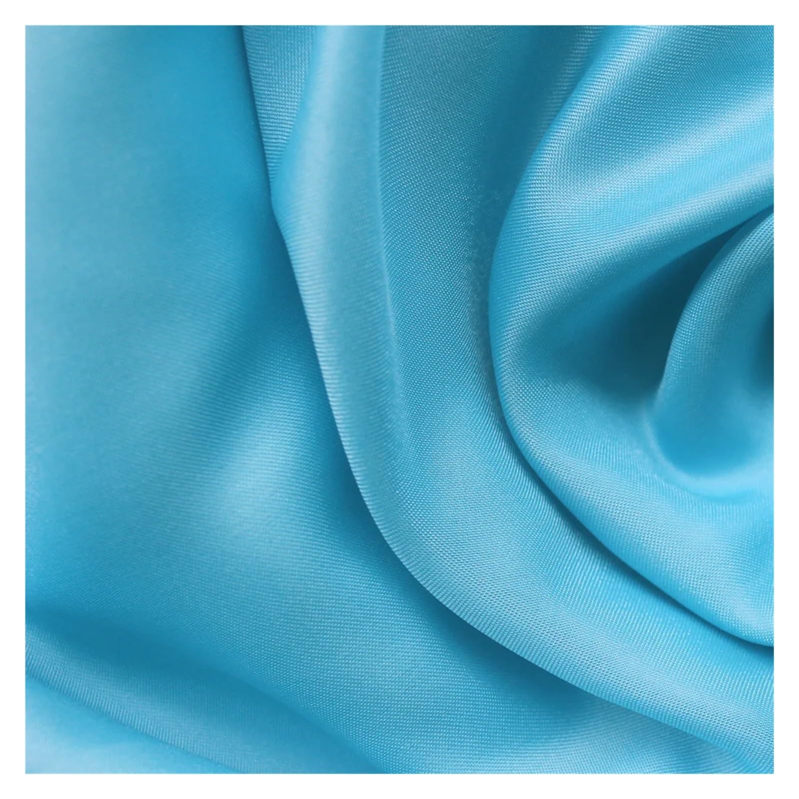 Tissu satin soyeux bleu pour concevoir des vêtements doux
