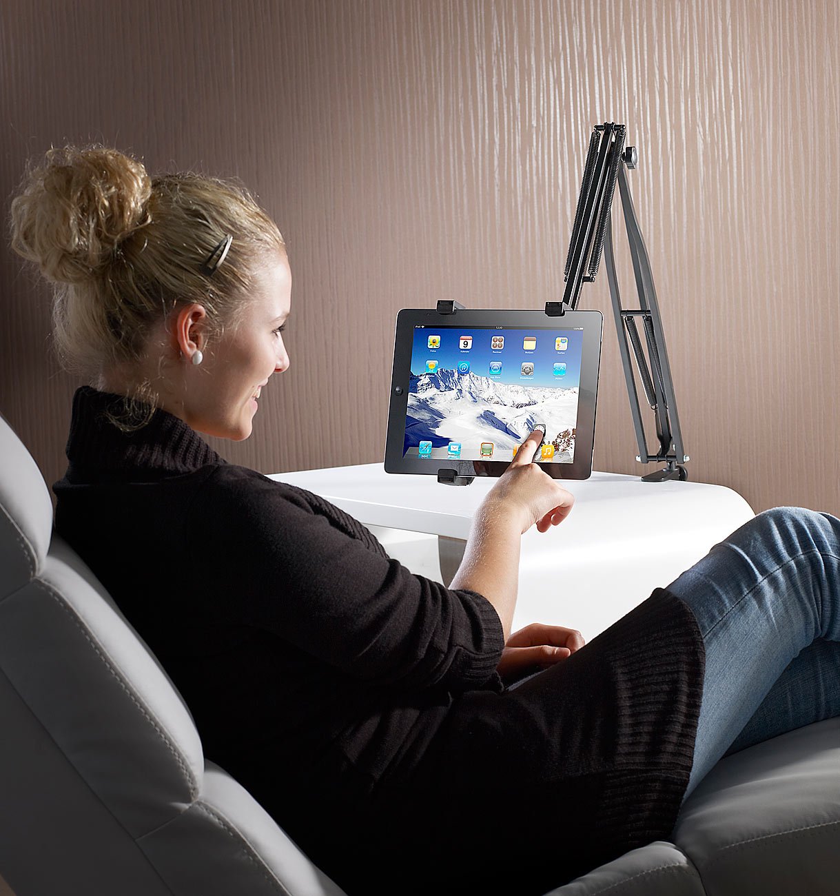Callstel Tablethalterung Bett: Stabiler XXL-Tablet-Schwenkarm zur Tisch-Montage, auch kompatibel mit iPad Pro (Tablethalter Schwanenhals, Universal Tablet-Halterung, Tischplatte)