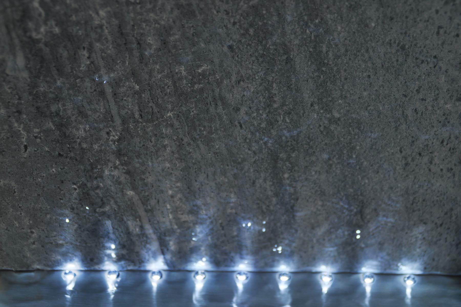 KÖHKO® Pared de agua de aprox. 78 cm, combinación de piedra natural y cascada de acero inoxidable con iluminación LED