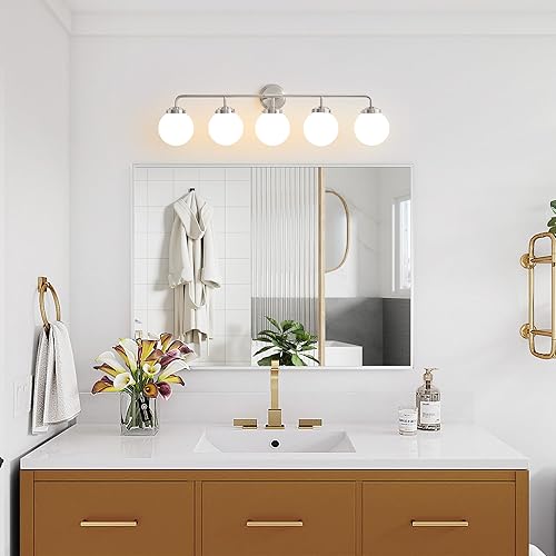 Vista 87 de Lámparas doradas para tocador de baño, modernas luces de latón de 3 luces con pantalla de bola de vidrio transparente, luces de tocador de granja