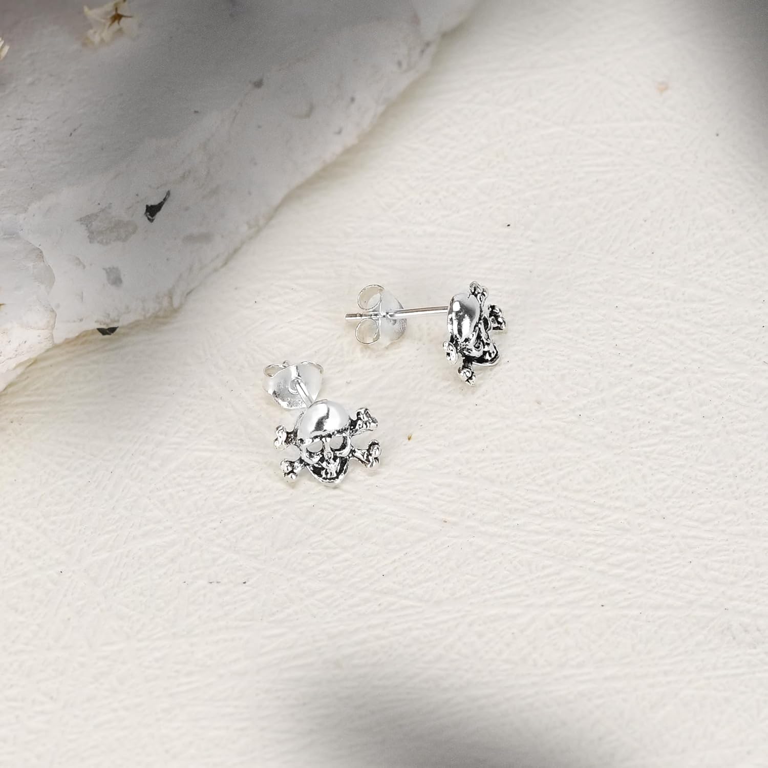 AeraVida Stylish Sterling Silver Skull & Crossbones Post Stud Earrings - Image 3