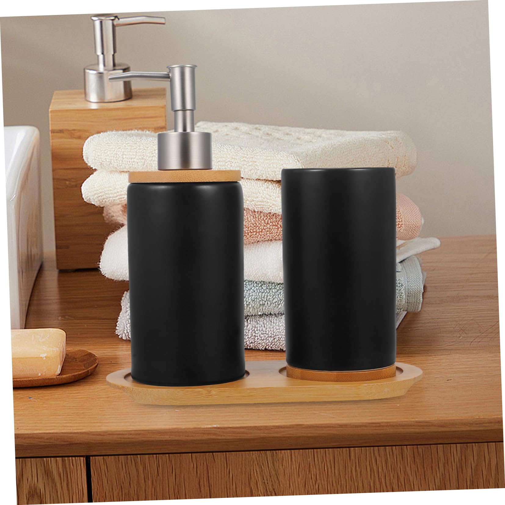Badezimmer Accessoires Satz mit Zahnbürstenhalter Seifenspender (ca 430ml) aus Schwarzer Keramik und Bambus Zahnbürstenbecher (ca 350ml) und Ablage Stilvoll und Praktisch