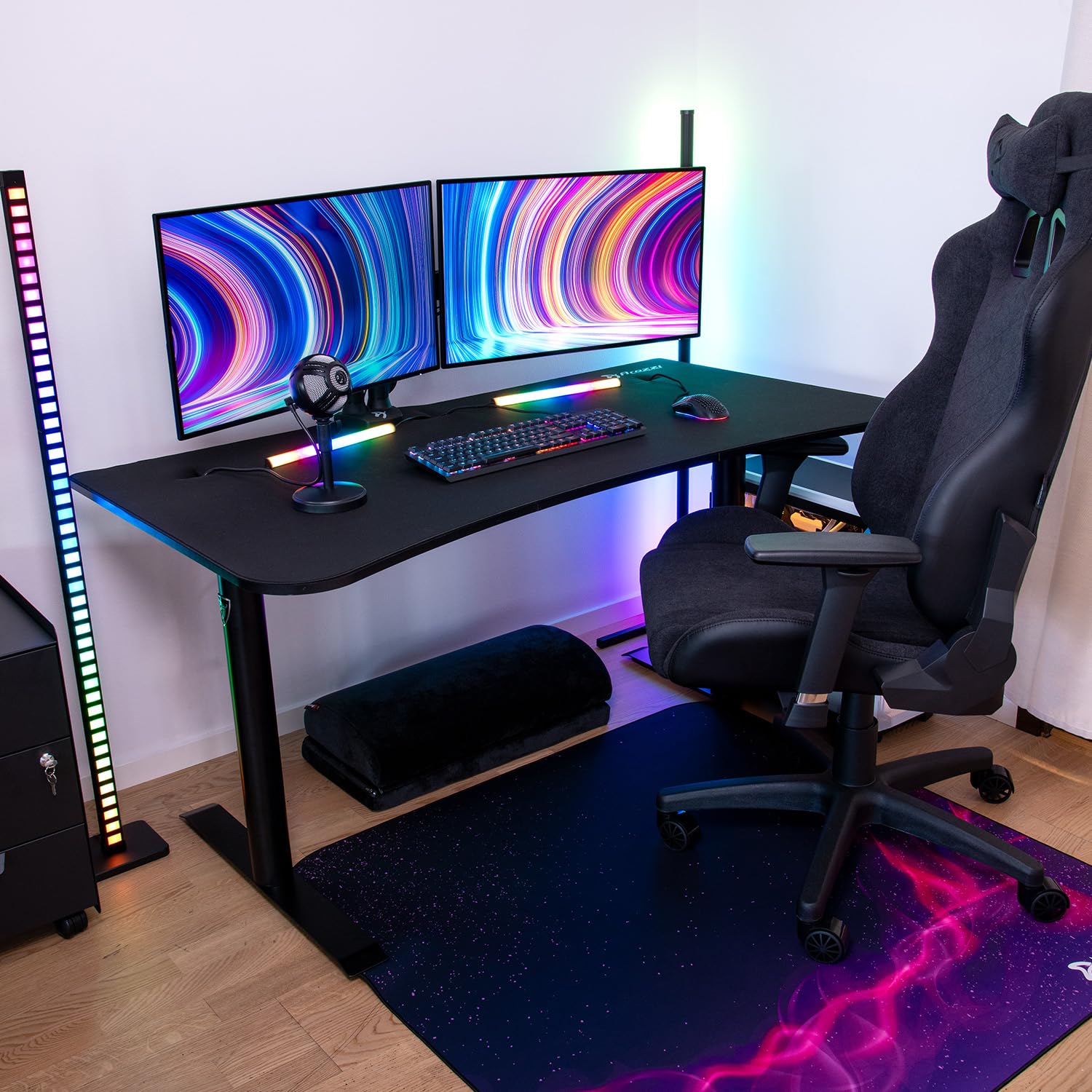 Bureau Gamer Arozzi Arena Medium - 140x76 cm - Bureau Gaming avec Cadre Acier, Rangement pour Câbles et Support Double Écran - Tapis de Souris Lavable Intégral - Noir Intense