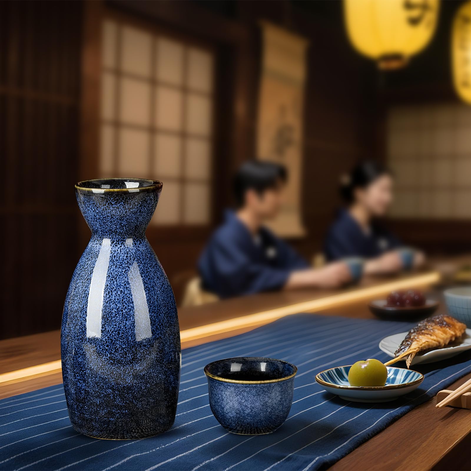 DUJUST 5-teiliges Japanisches Sake-Set, Porzellansake-Set mit feuerveränderter Glasur, 1 Flasche, 4 Tassen & 1 Geschenkkasten, warmer Karaffe, besonderes Japanisches Geschenkset - dunkelblau