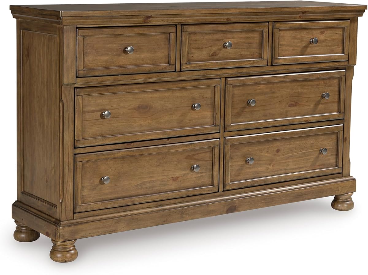 Cómoda Signature Design de Ashley Glarrison para dormitorio, cómoda de 7 cajones con bandeja oculta para joyas, chapa de pino macizo de álamo y sustrato de MDF, almacenamiento clásico Master Suite, marrón medio