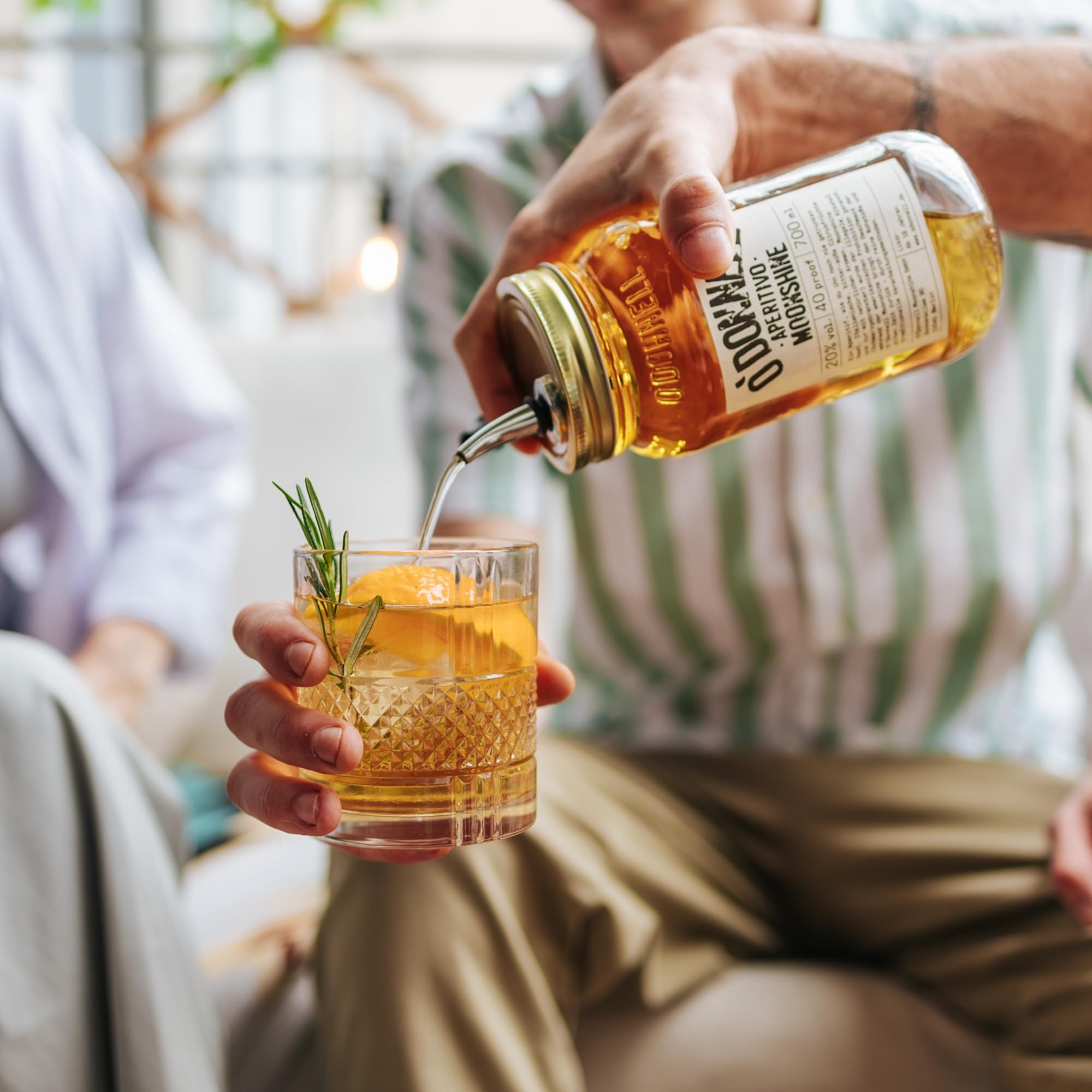 O’Donnell Moonshine Aperitif Likör mit Kräutern (Set 700ml + Ausgießer) Aperitivo Zitrusfrüchte & Kräuter Likör, Balance aus bitter, süß & fruchtig, Made in Berlin – Ohne künstliche Aromen/Farbstoffe