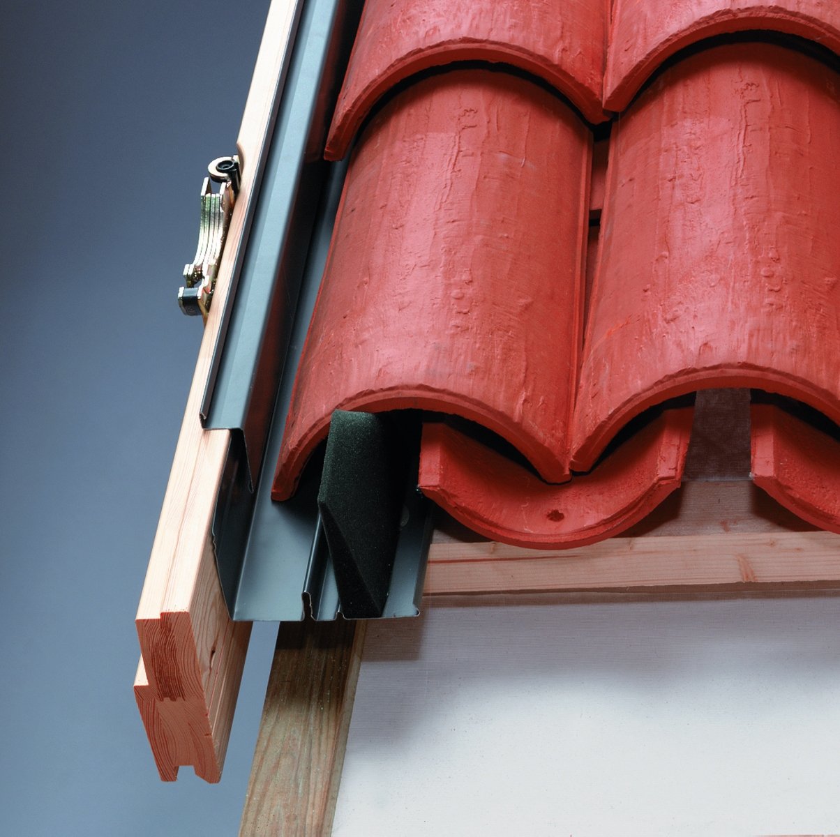 Velux Roofing Tiles/H EDW FK06 BDX 2000 + Insulation and Connector Set in Aluminium