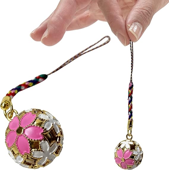 Amazon Co Jp 桜鈴 鈴 桜柄 花の鈴 猫 鈴 さくら きれいな音 根付 日本製 かわいい お守り 和柄 お土産 京土産 プレゼント 2個セット ホビー