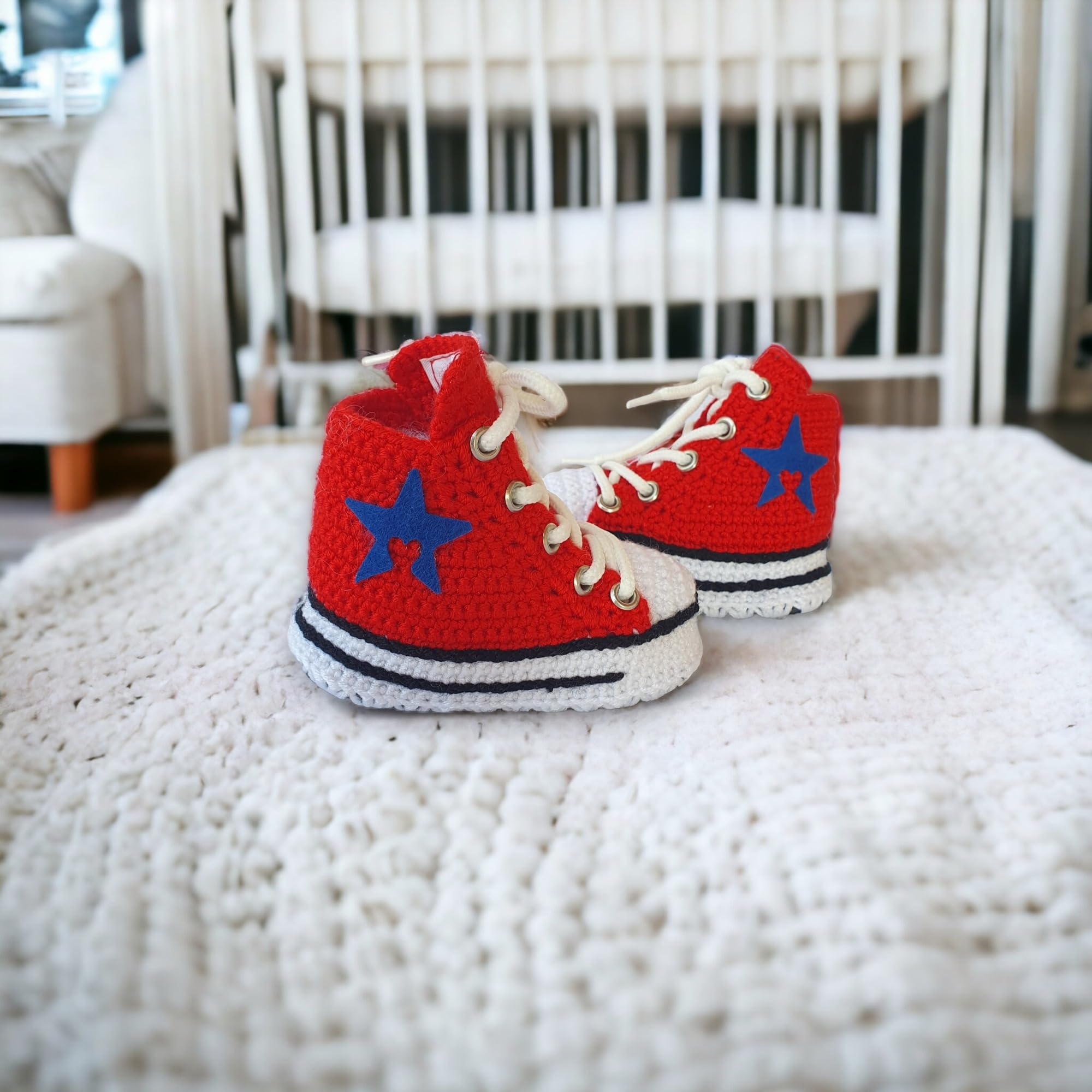 Rote handgemachte Häkel Baby Sneaker Booties für Jungen und Mädchen, Bio Strick Neugeborenen-Set, geschlechtsneutral, Geschenk für Babyparty und Geburtsankündigung, 0-3M bis 9-12M