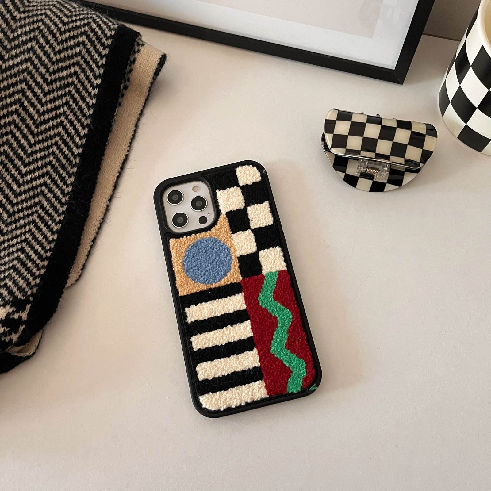 Amazon.co.jp: レトロな刺繍 チェック柄 スマホケース iPhone 12