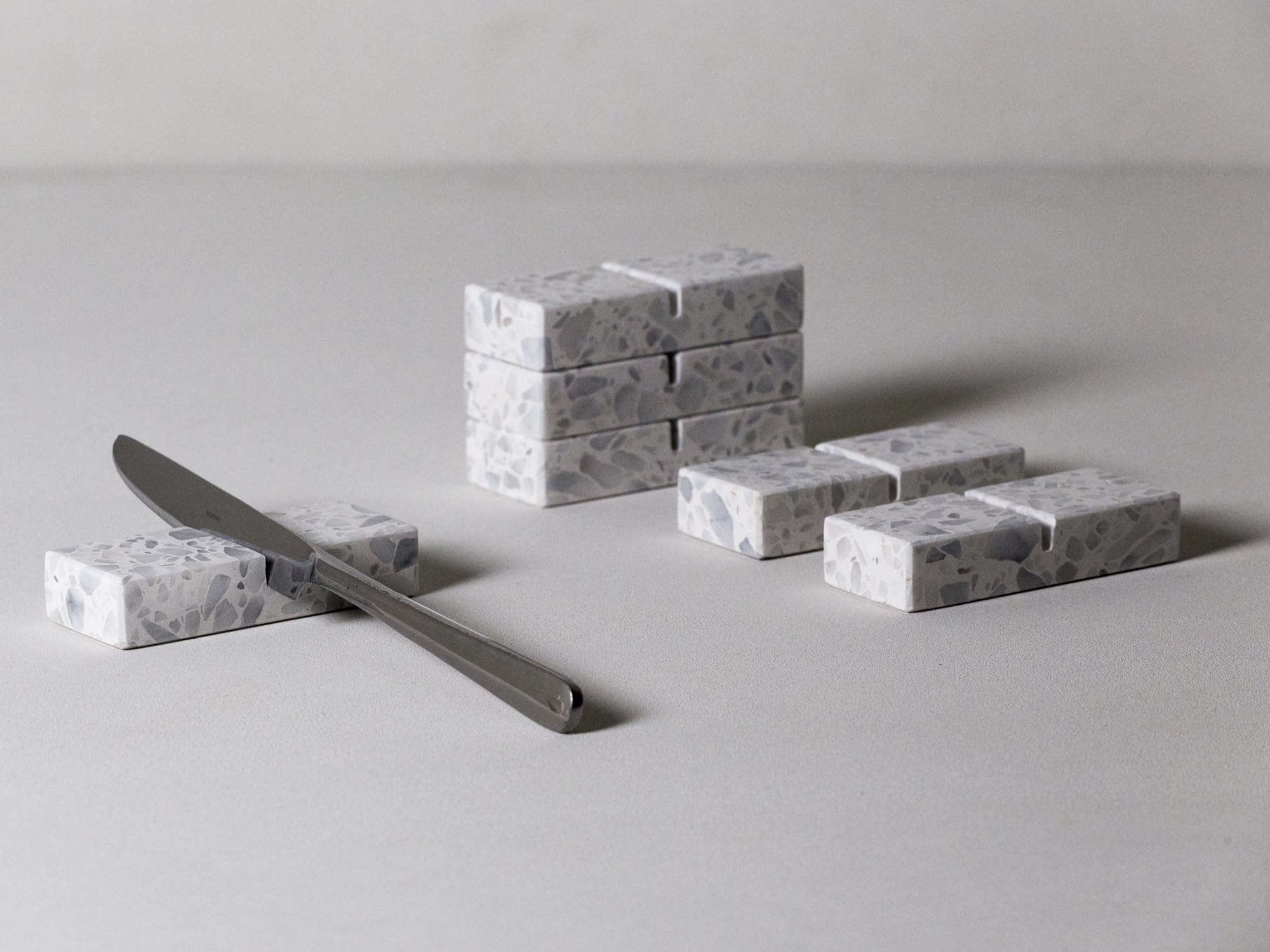 Reposacubiertos XL de granito de mármol – Apoya cubiertos artesanal Made in Italy – Elegante soporte para cubiertos – Portacubiertos decorativo y sostenible para la mesa (blanco)