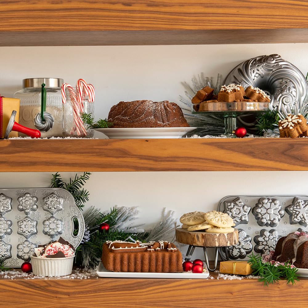 Nordic Ware Let It Snow Bundt - Molde antiadherente de aluminio, color plateado, (93648), capacidad para 10 tazas