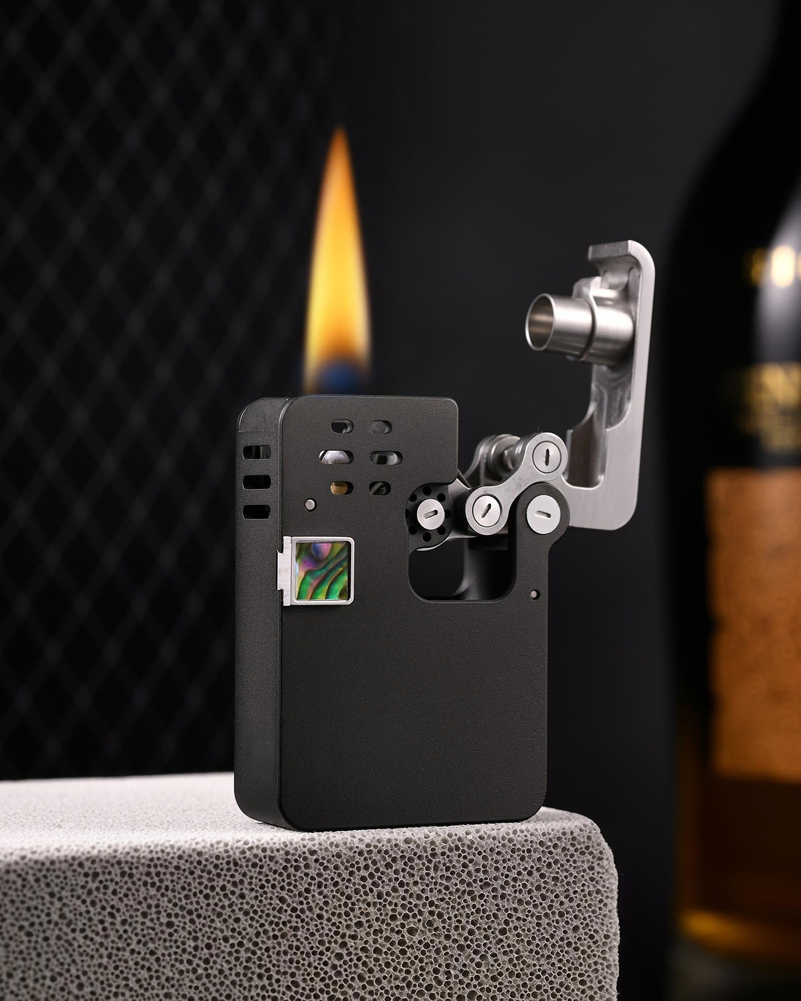 Thorens Ejection Hollowing Machine Black Briquet à Essence Laiton Anti-Vent | Vintage, mécanique, allumage auto, rechargeable, flamme douce, extérieur, rétro, coque ajourée, collection, cadeau homme